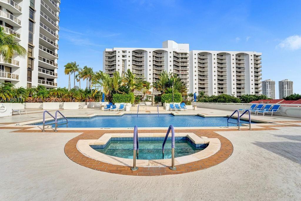 3598 Yacht Club Dr Unit: PH2002