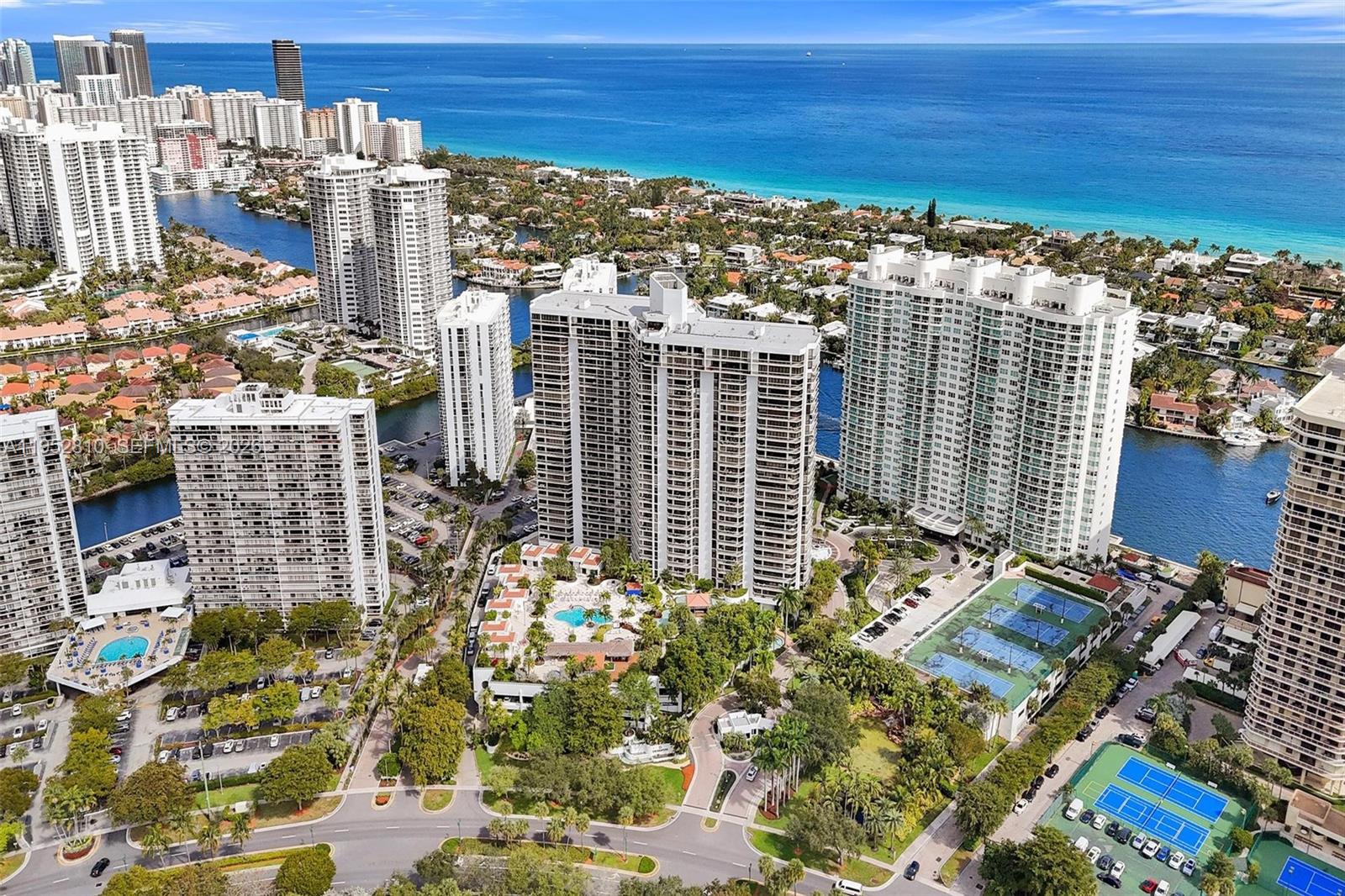 20281 E Country Club Dr # 809