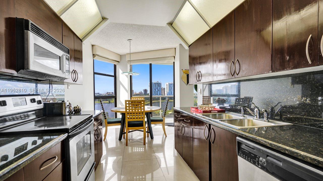 20281 E Country Club Dr # 809