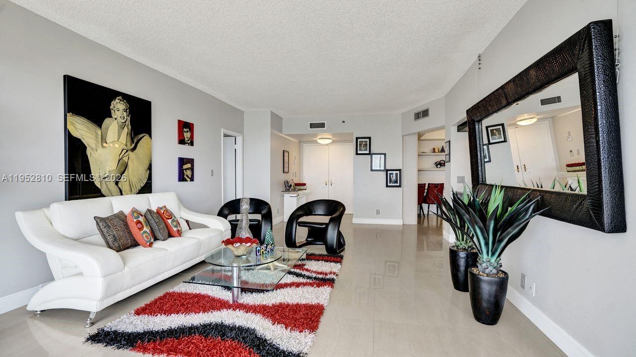 20281 E Country Club Dr # 809