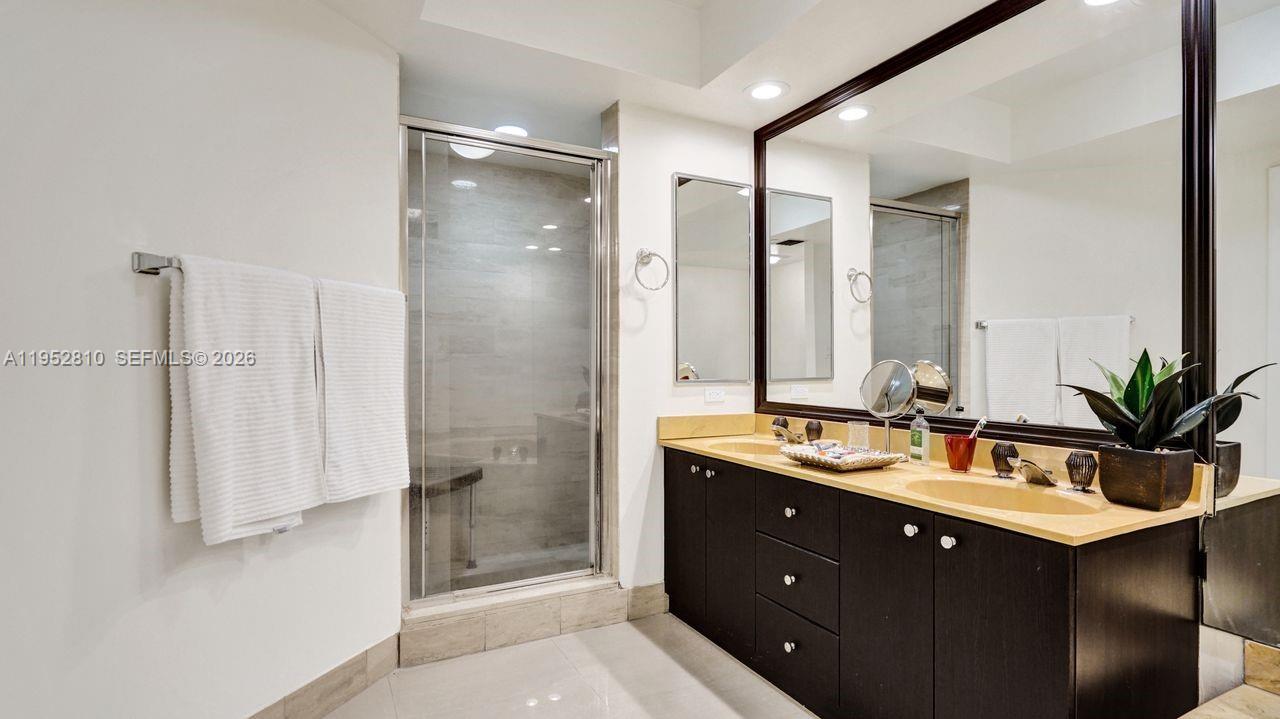 20281 E Country Club Dr # 809