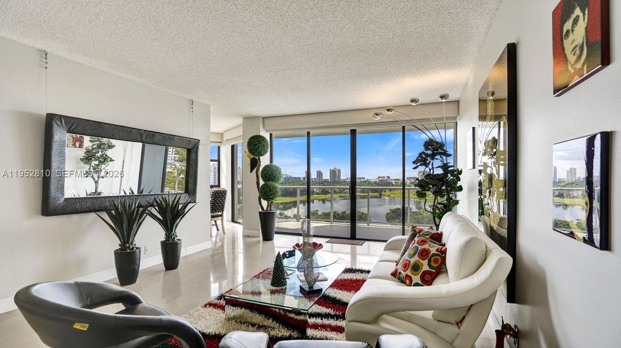 20281 E Country Club Dr # 809