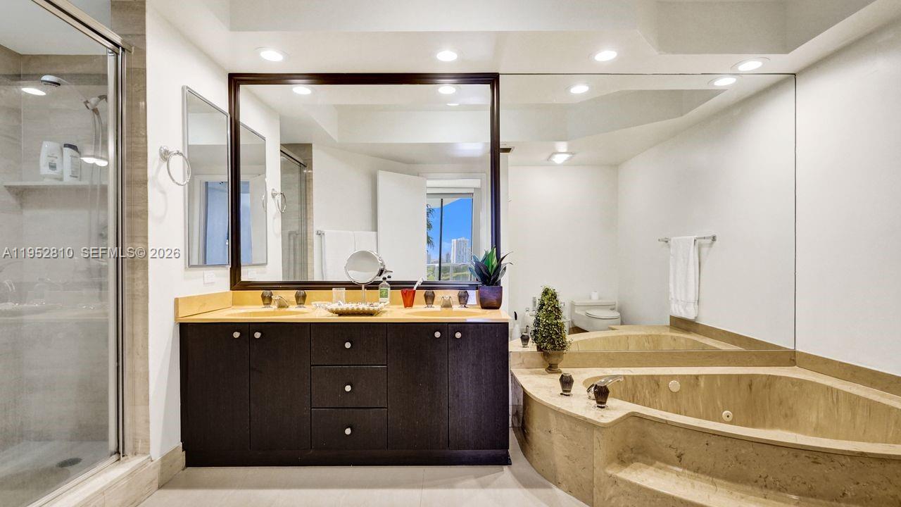 20281 E Country Club Dr # 809