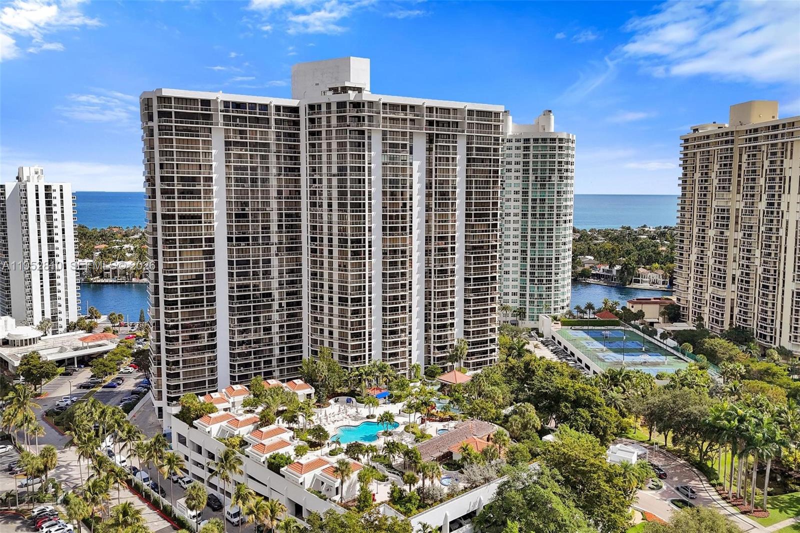 20281 E Country Club Dr # 809