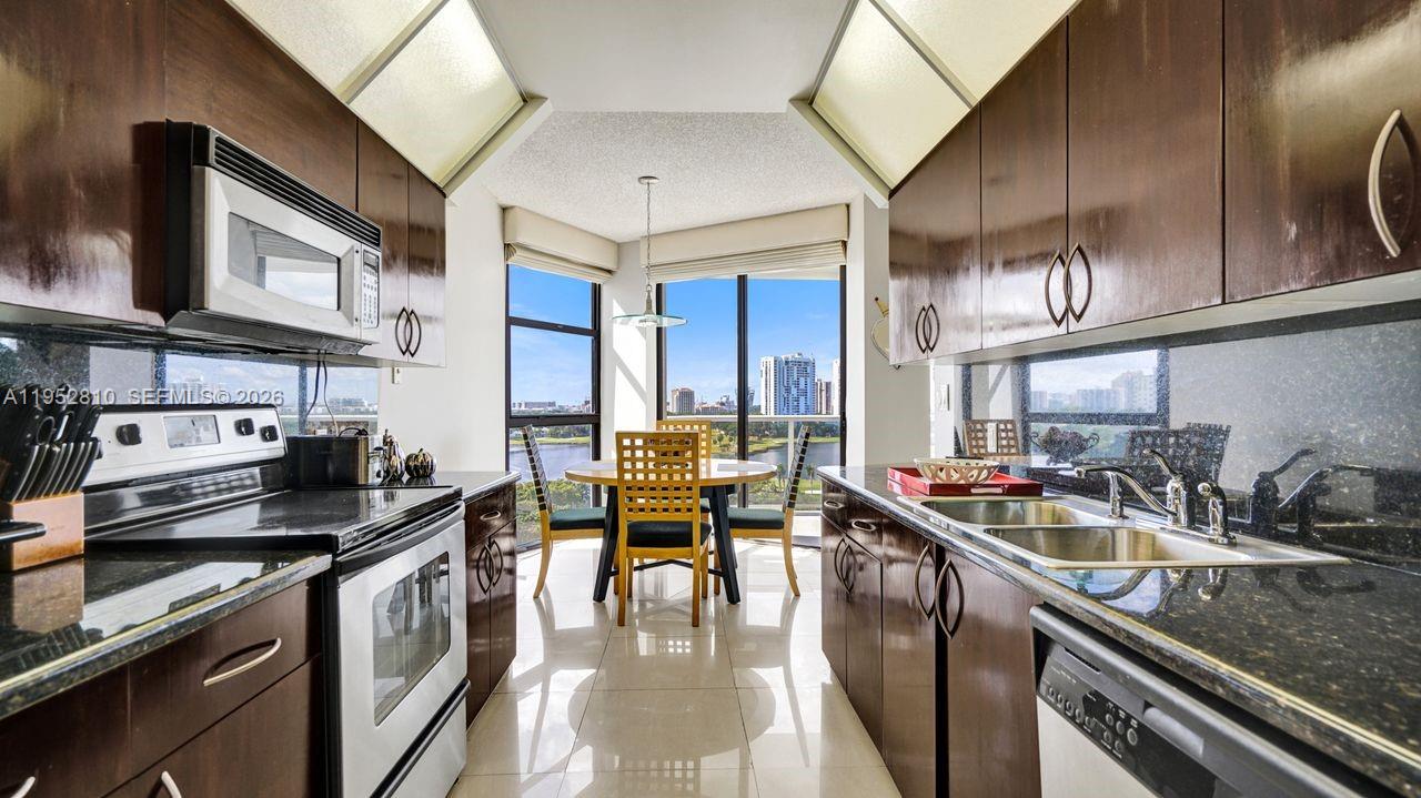 20281 E Country Club Dr # 809