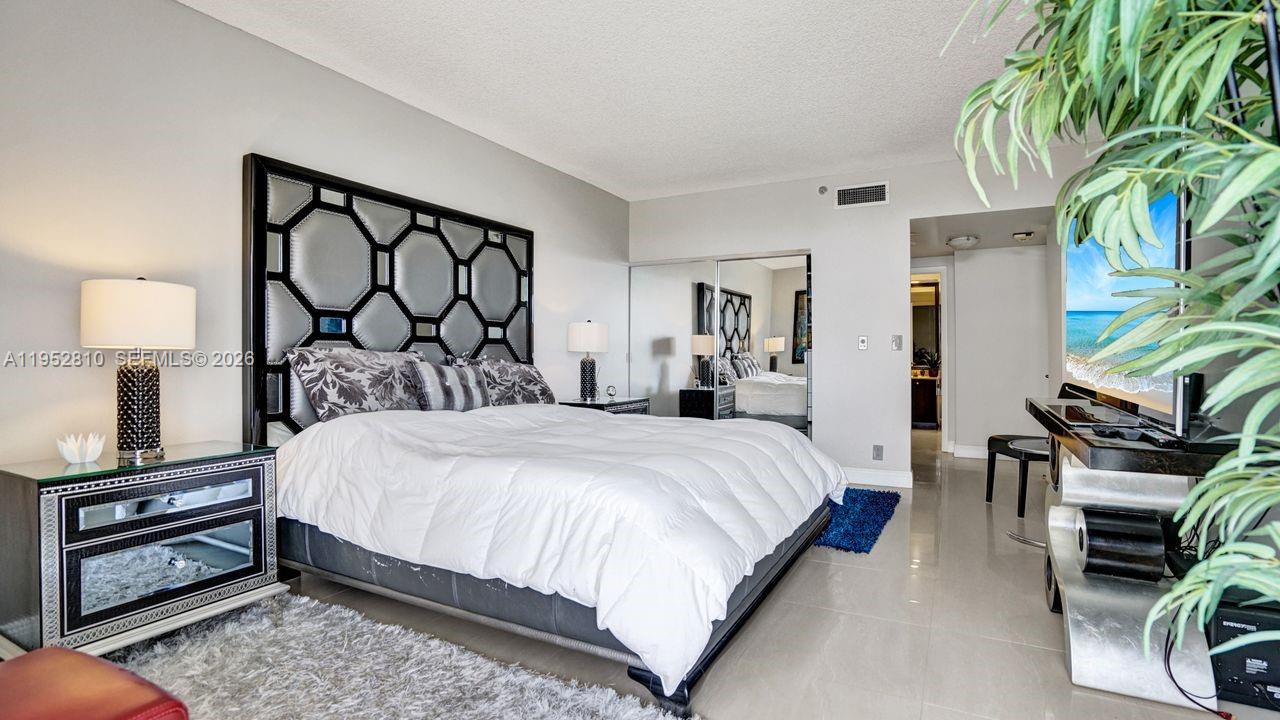 20281 E Country Club Dr # 809