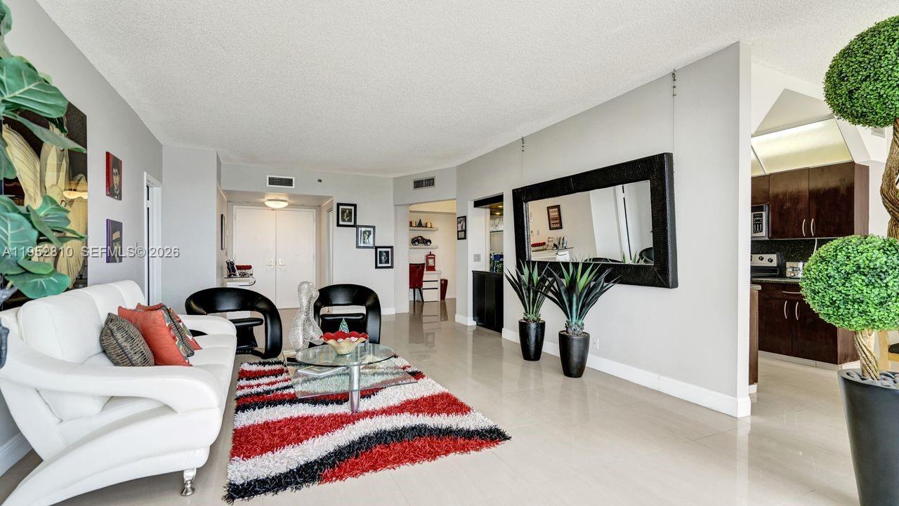 20281 E Country Club Dr # 809