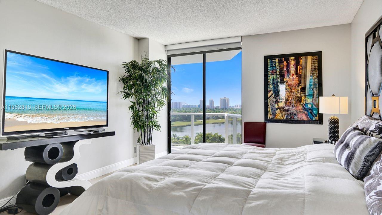 20281 E Country Club Dr # 809