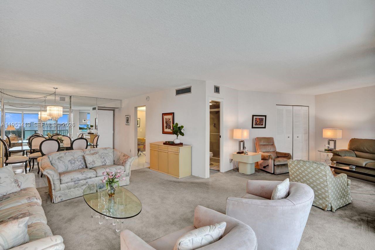 100 Bayview Dr # 1401