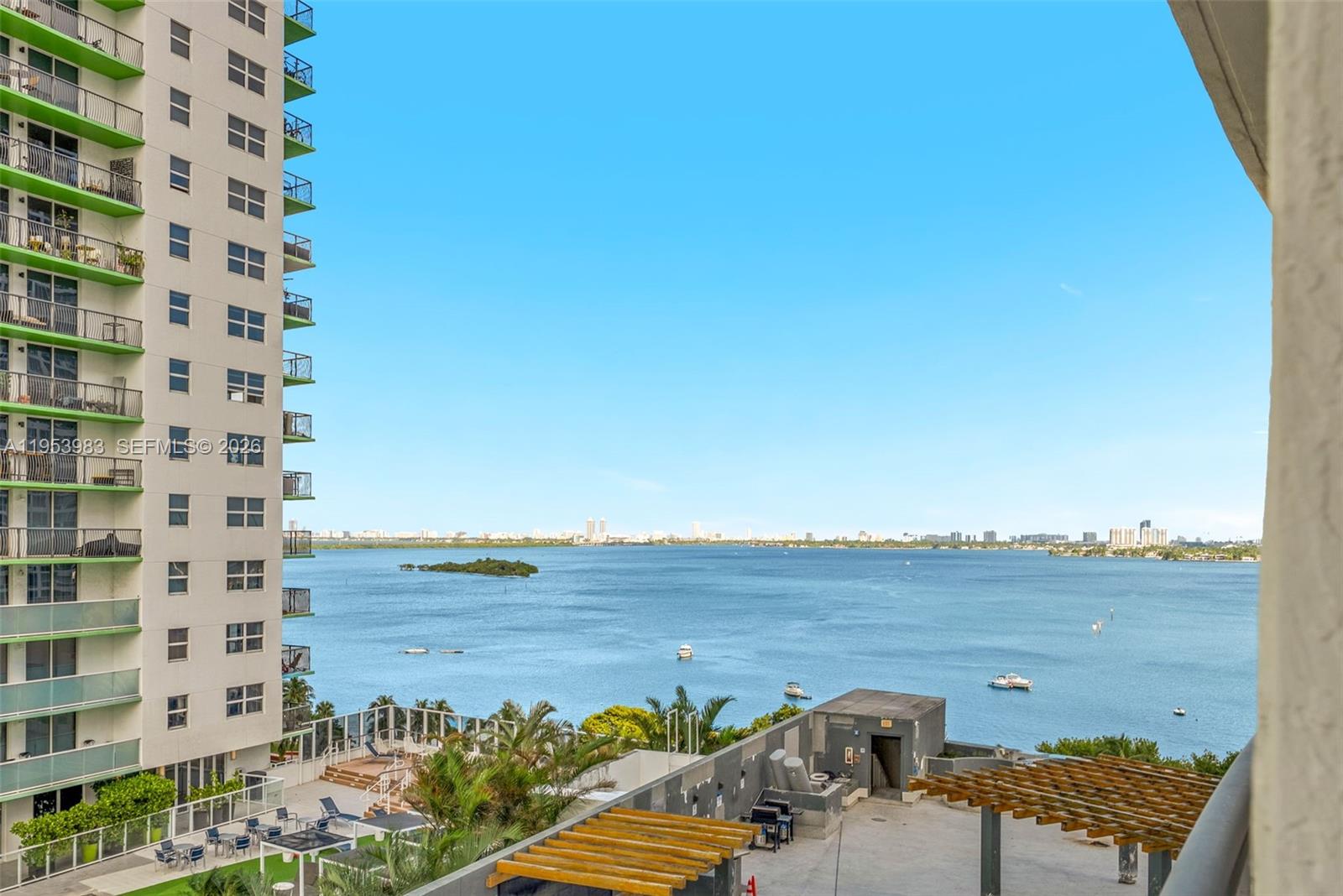 1750 N Bayshore Dr # 1407