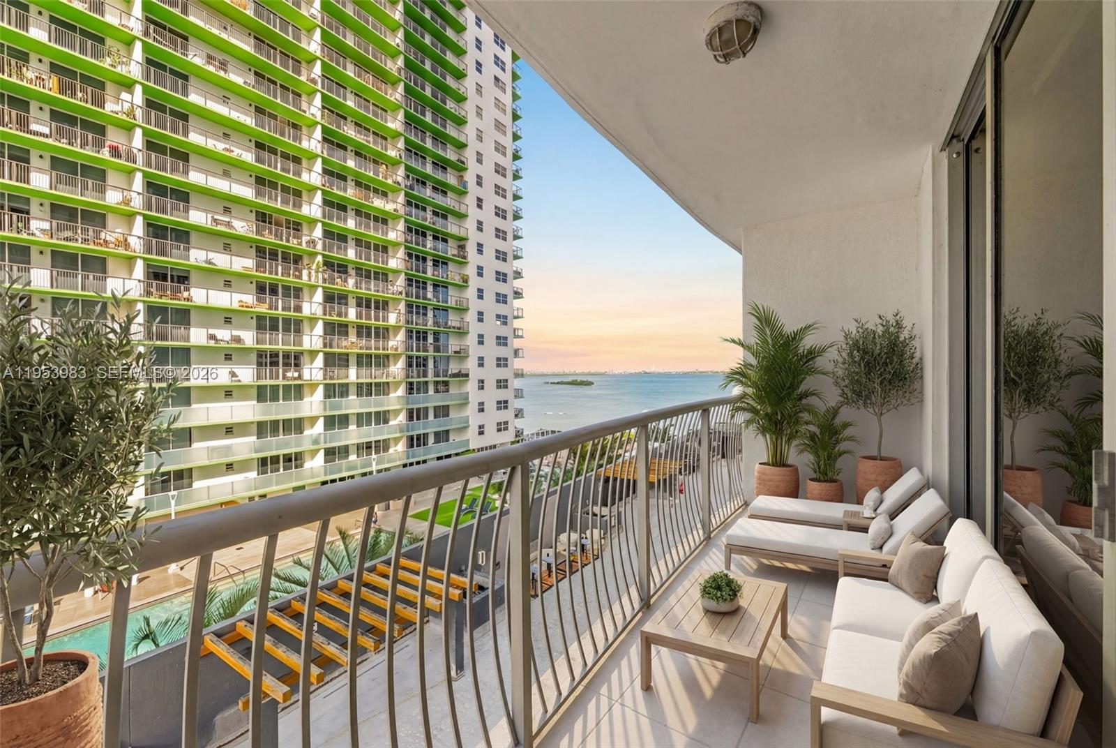 1750 N Bayshore Dr # 1407