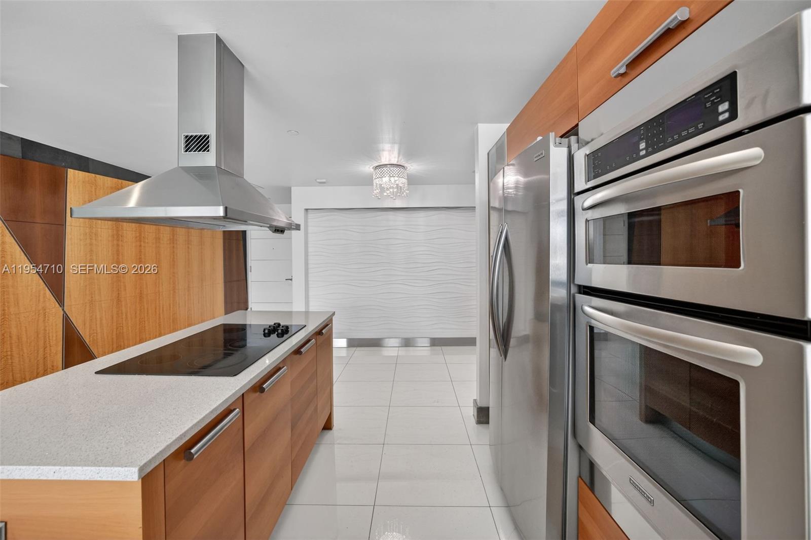 2950 NE 188th St # 302