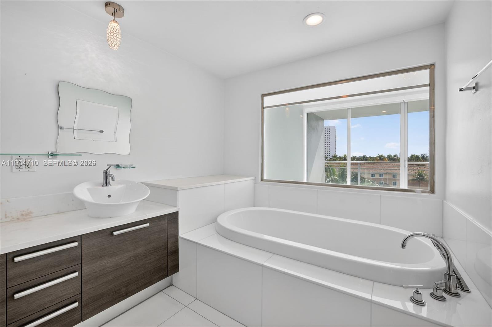 2950 NE 188th St # 302