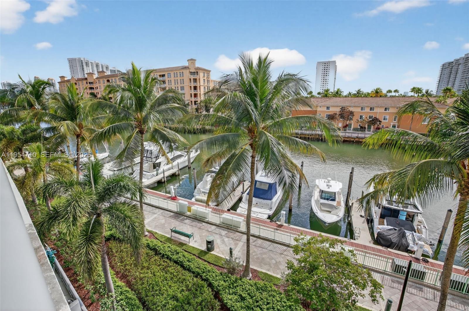 2950 NE 188th St # 302