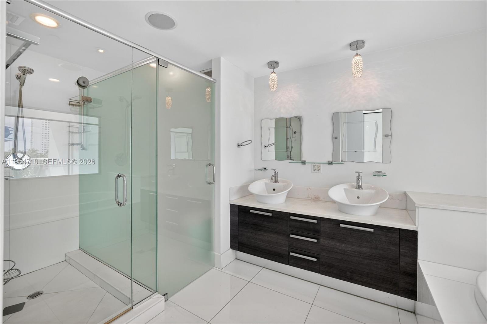 2950 NE 188th St # 302