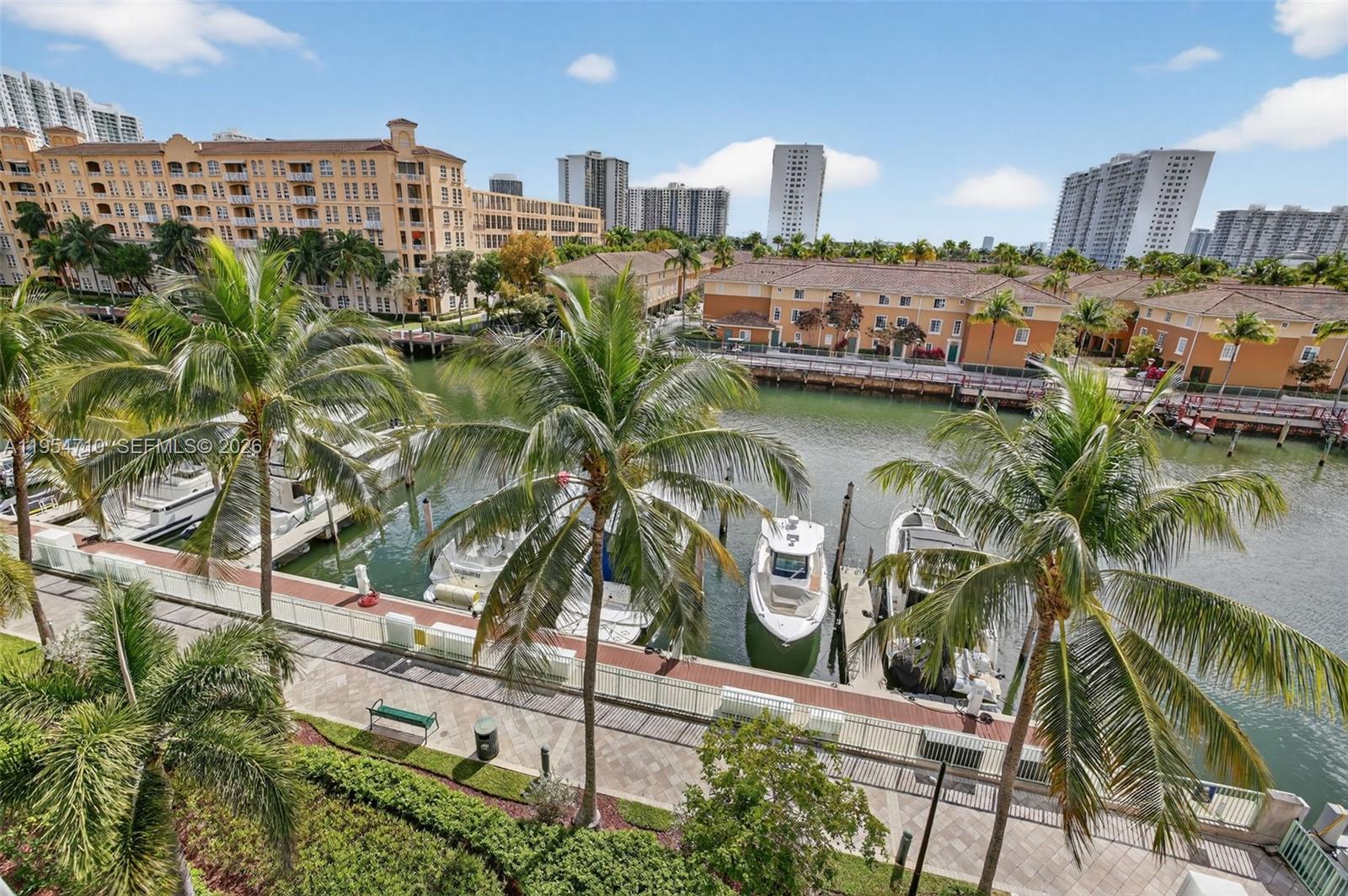 2950 NE 188th St # 302