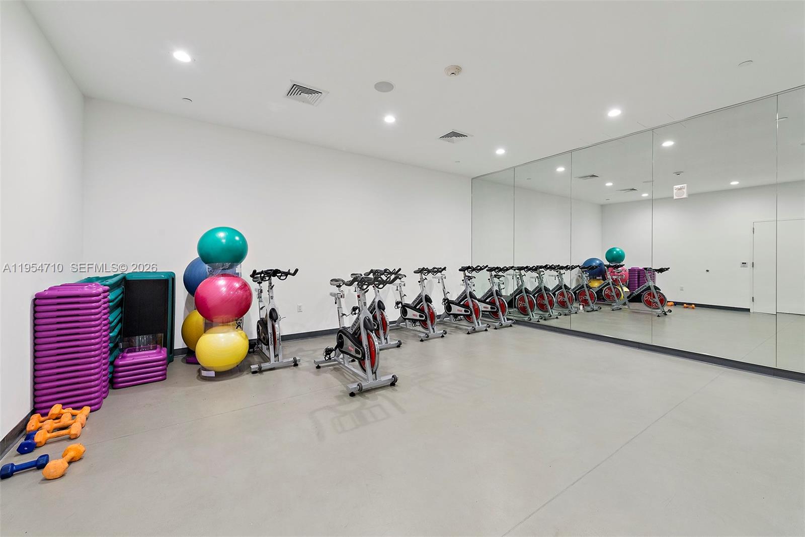 2950 NE 188th St # 302