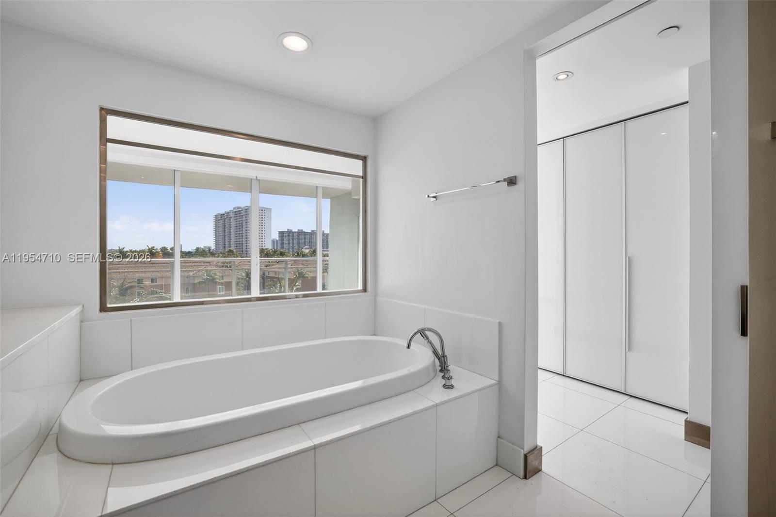 2950 NE 188th St # 302