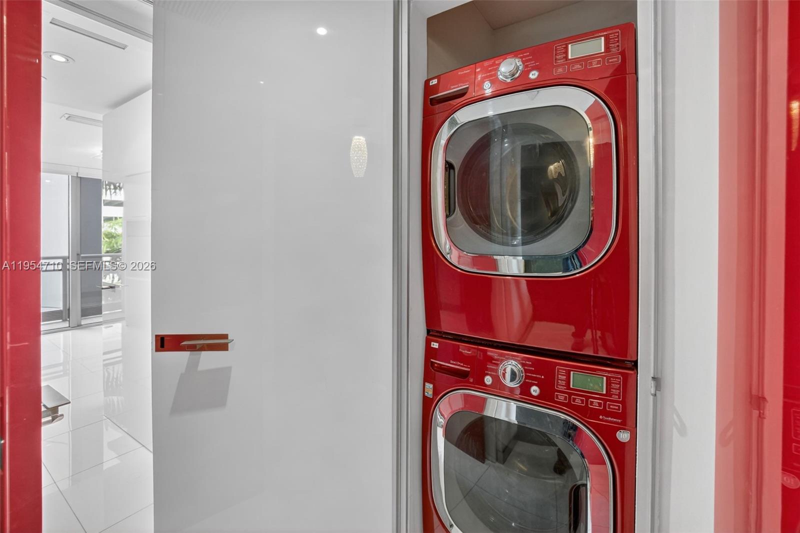 2950 NE 188th St # 302