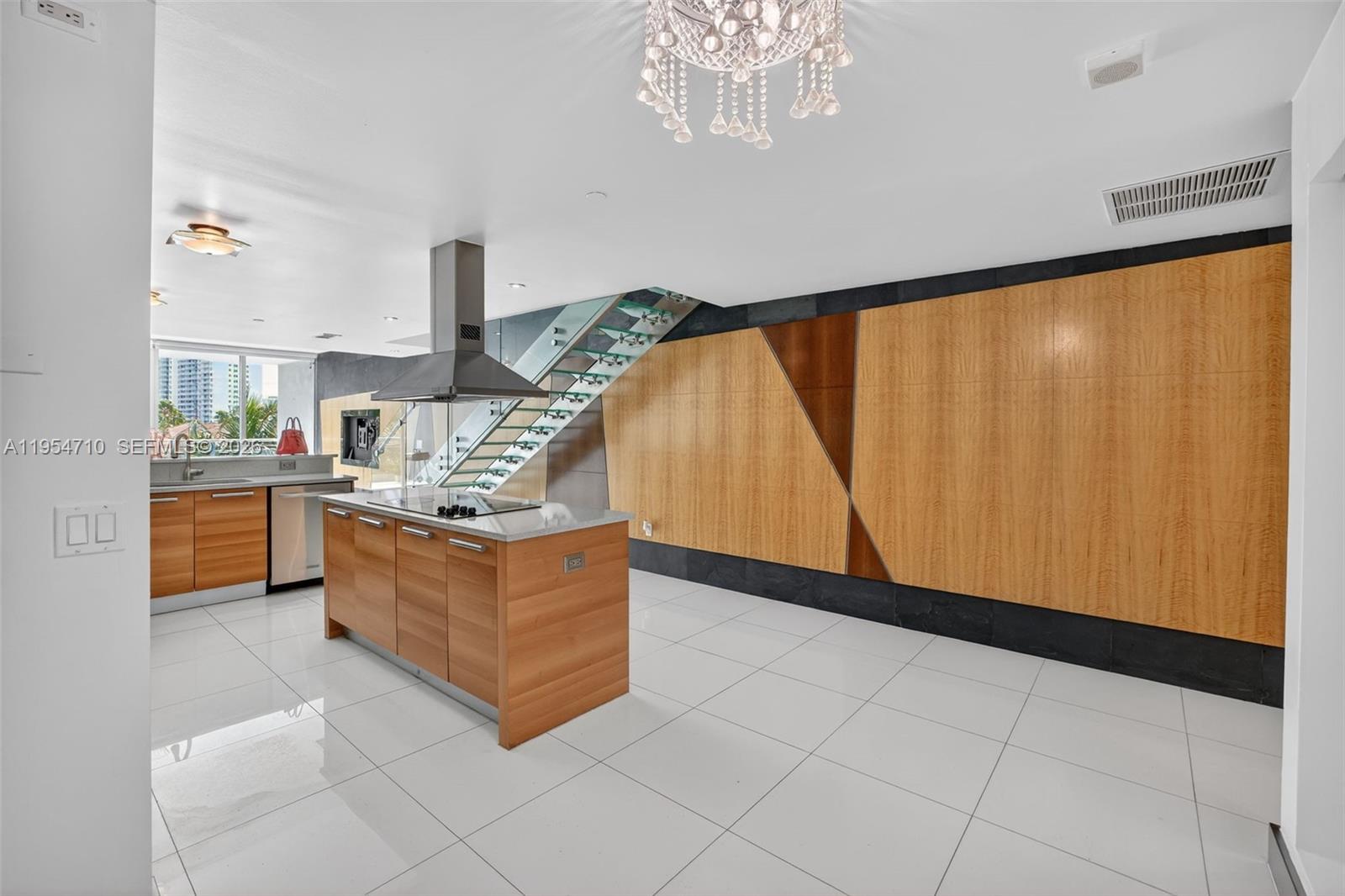 2950 NE 188th St # 302