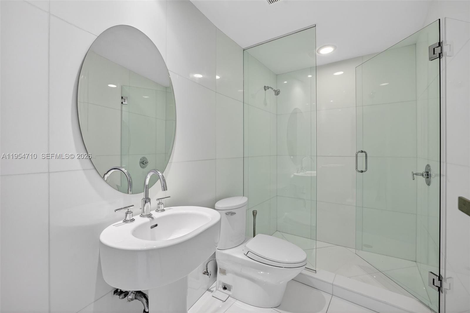 2950 NE 188th St # 302