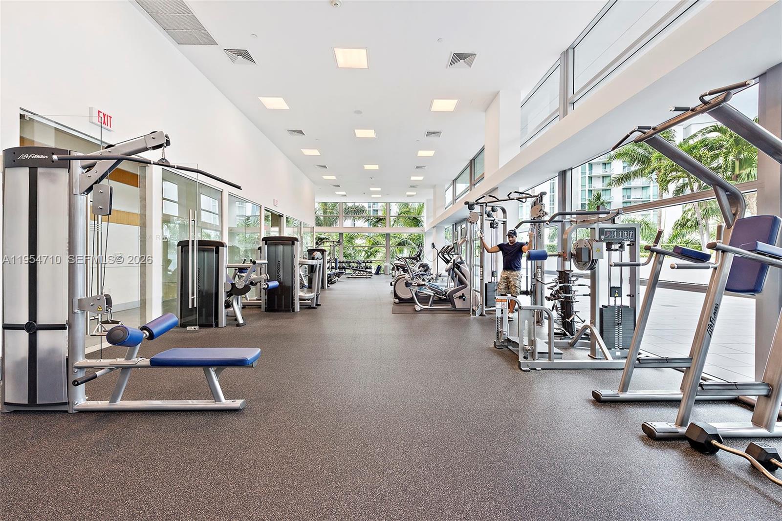 2950 NE 188th St # 302