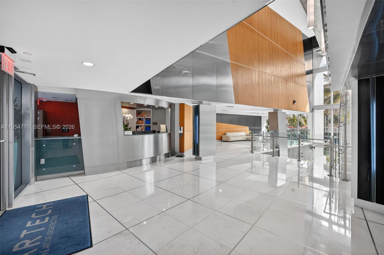 2950 NE 188th St # 302