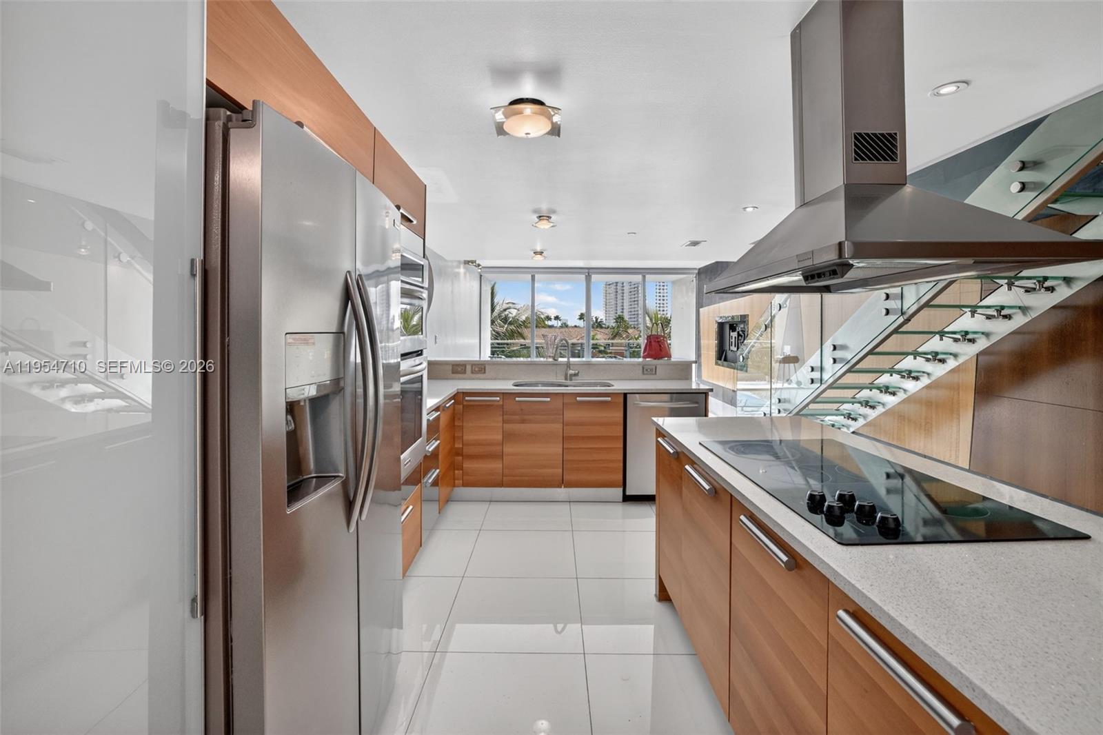 2950 NE 188th St # 302