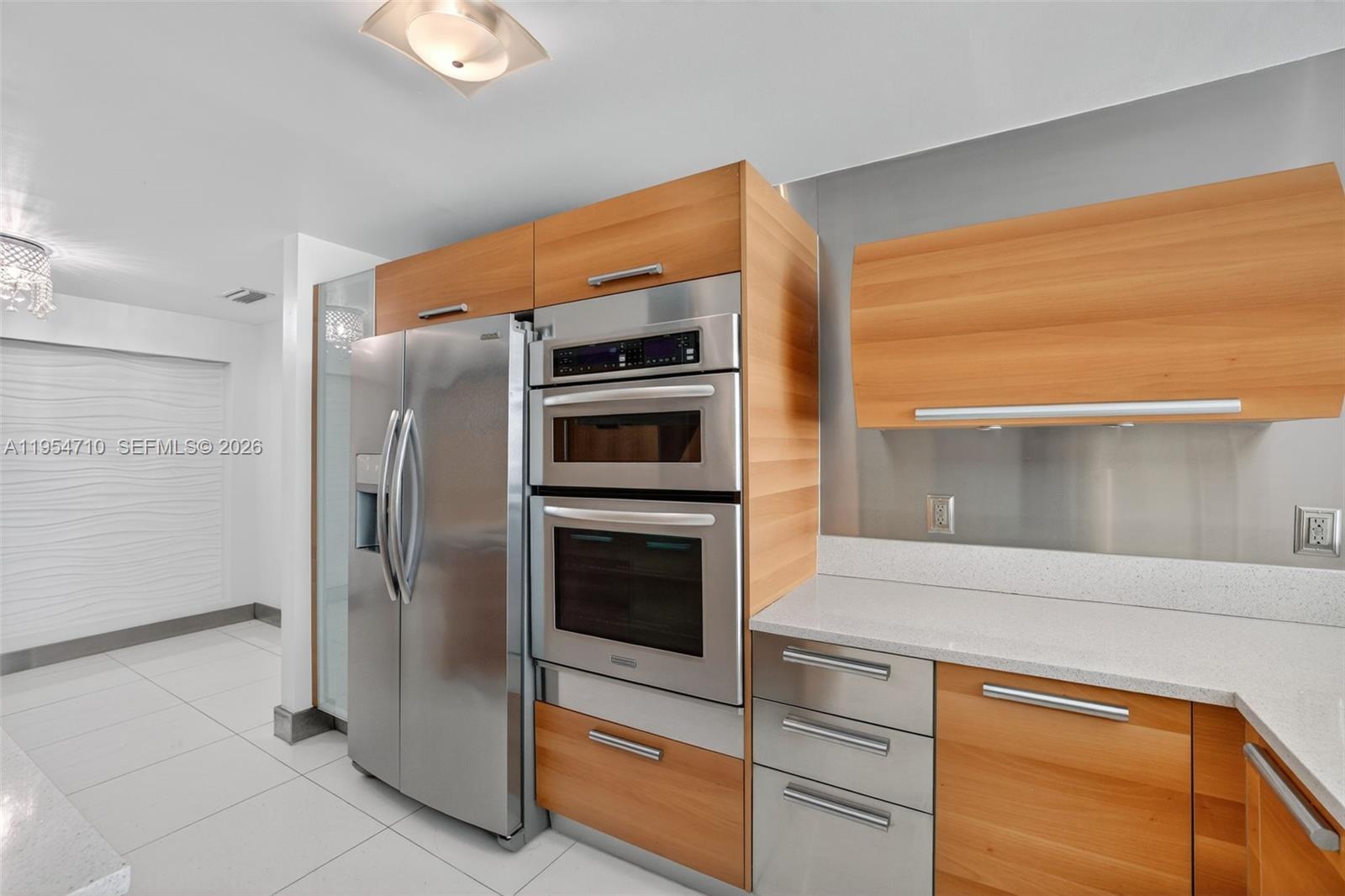 2950 NE 188th St # 302