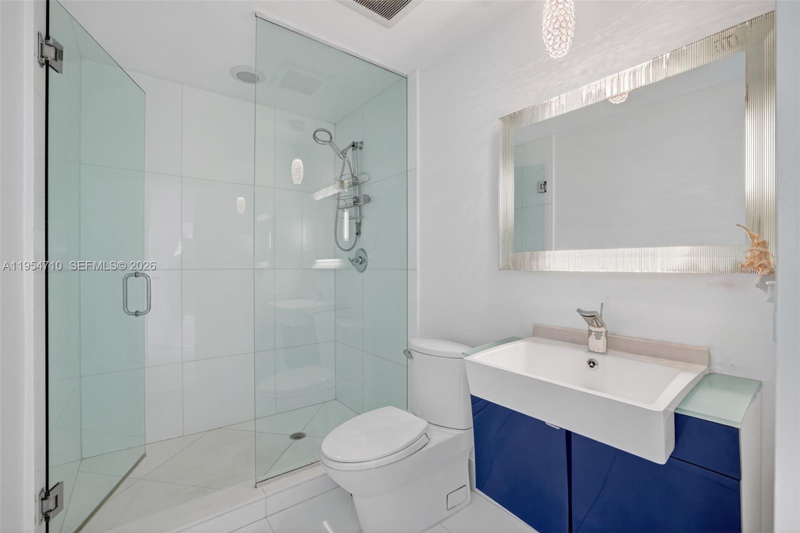 2950 NE 188th St # 302