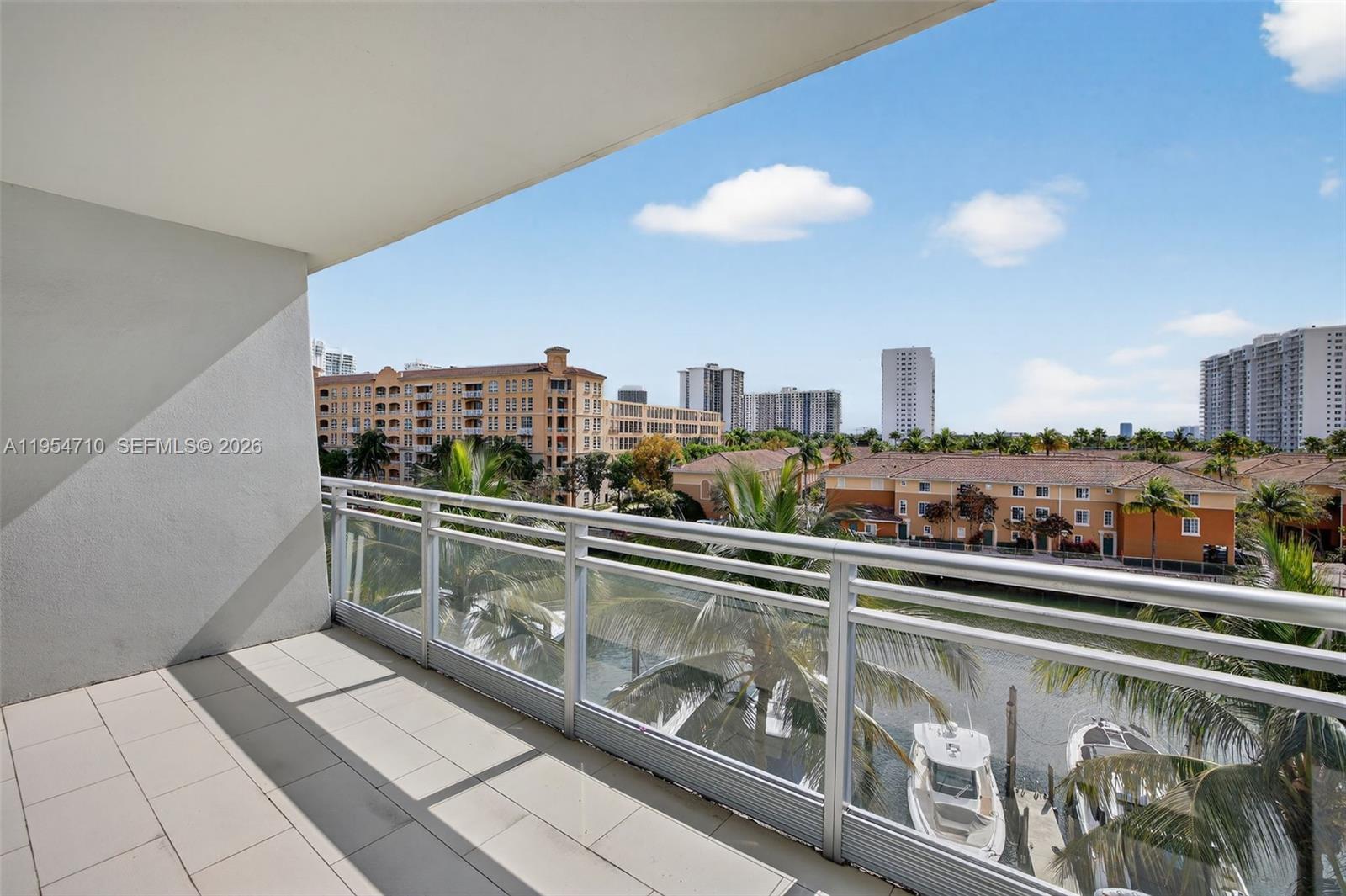 2950 NE 188th St # 302