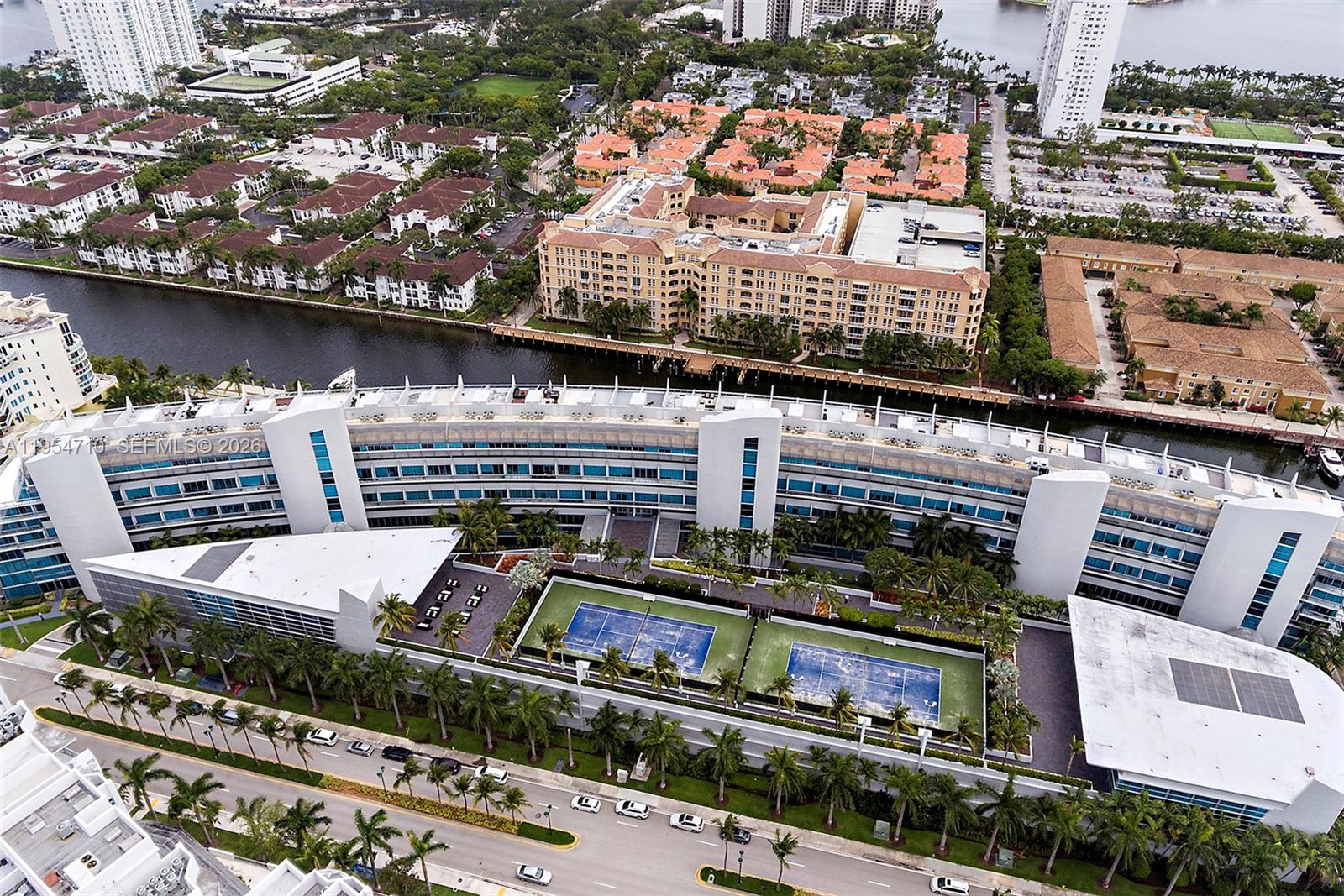 2950 NE 188th St # 302