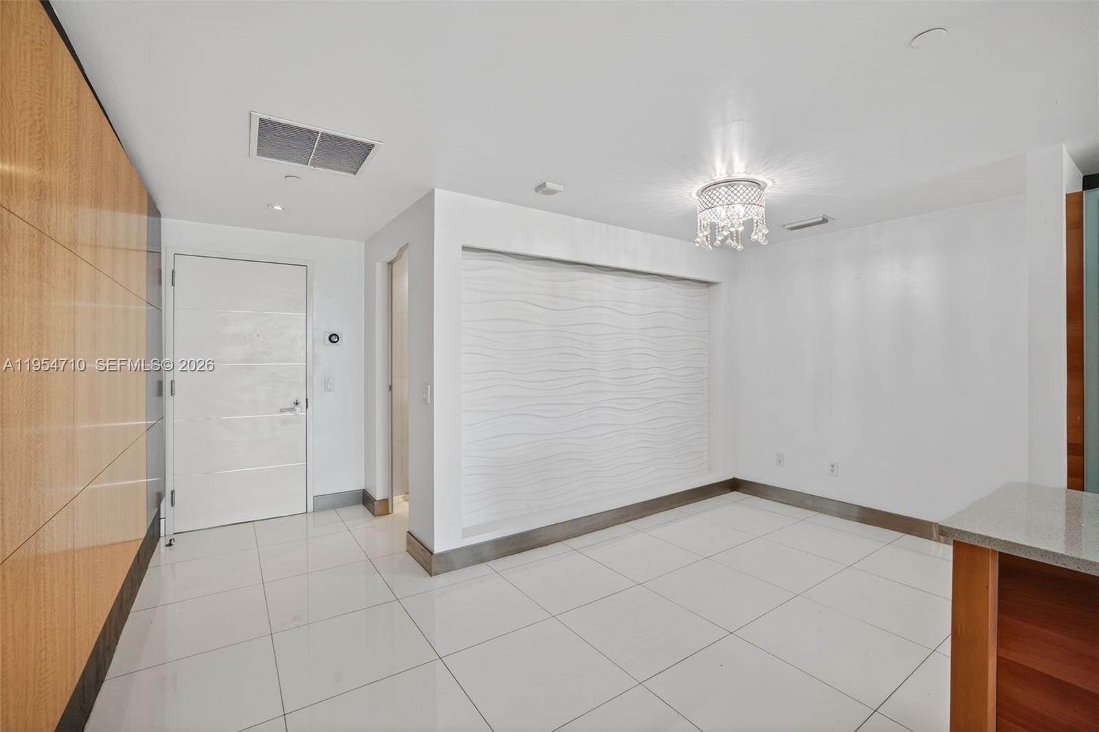 2950 NE 188th St # 302