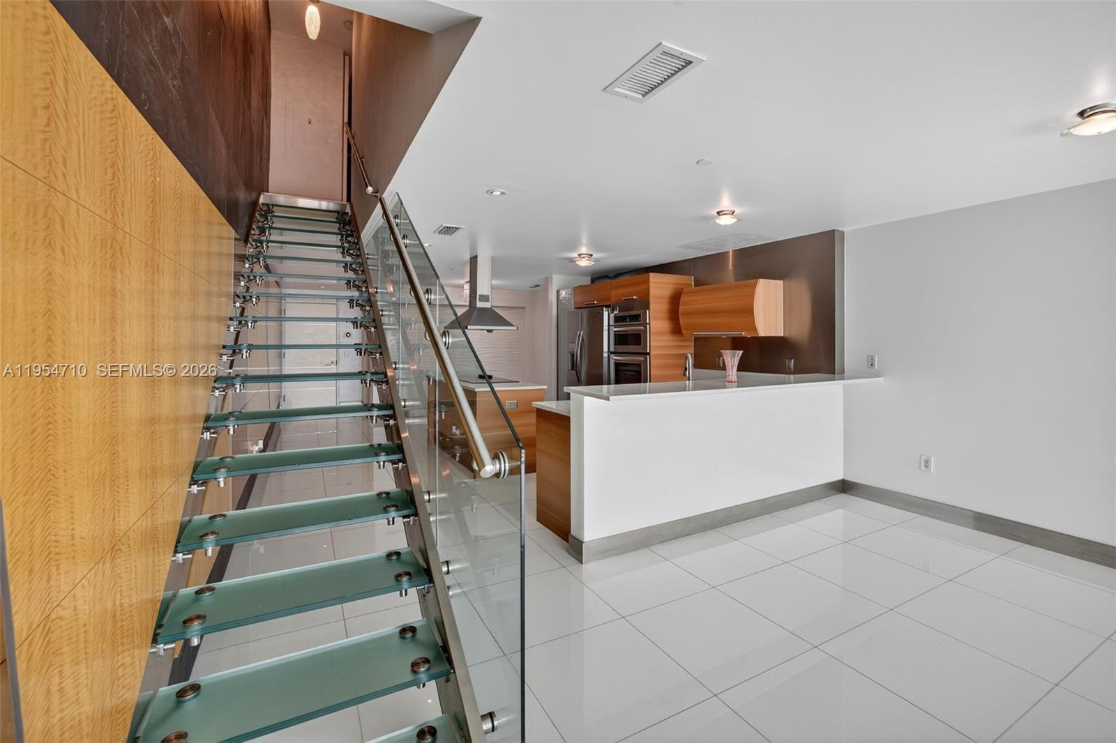 2950 NE 188th St # 302