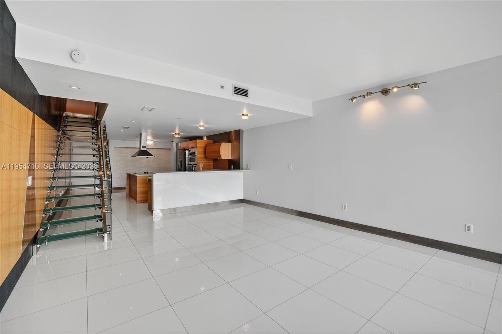 2950 NE 188th St # 302