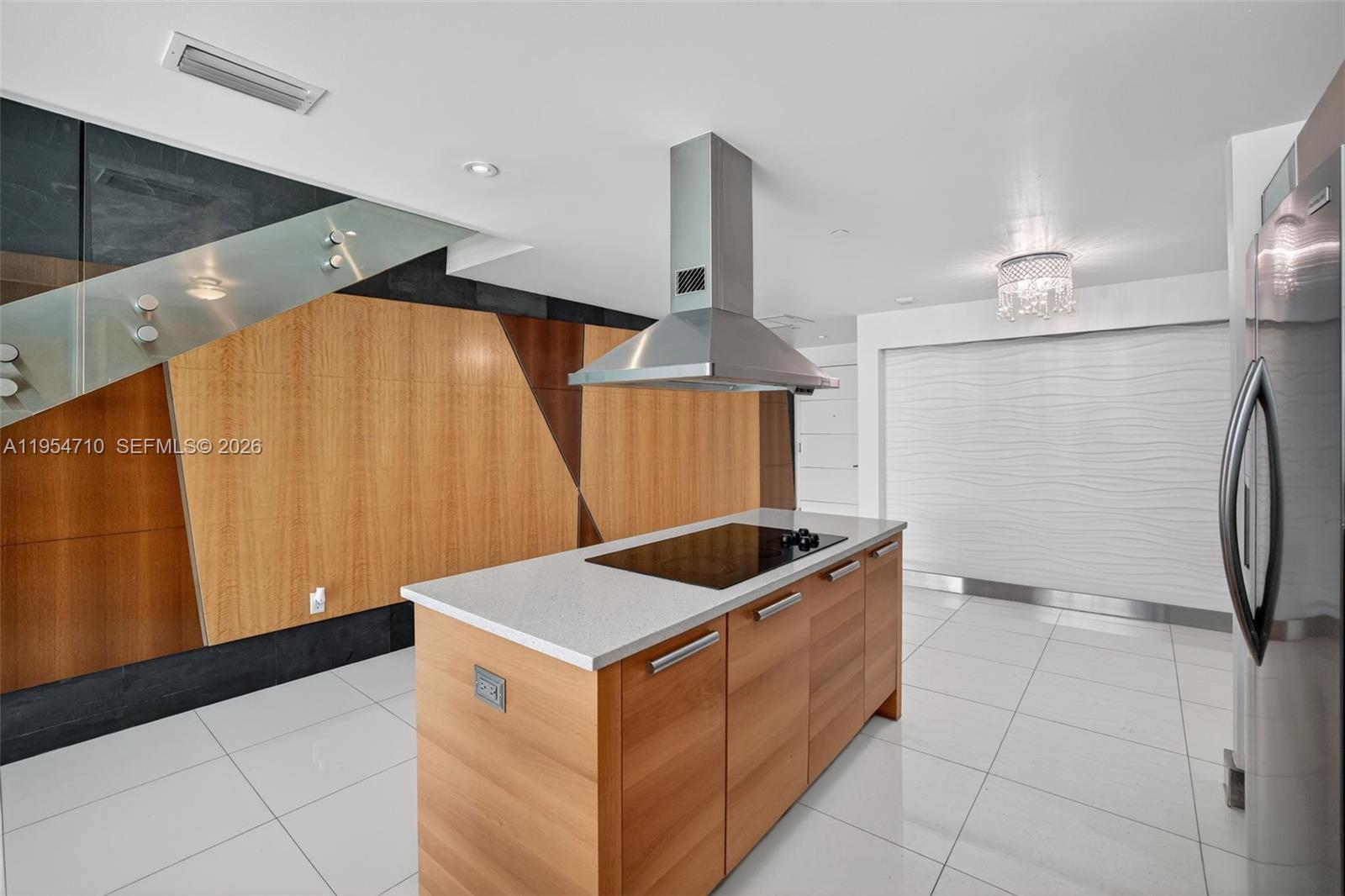 2950 NE 188th St # 302