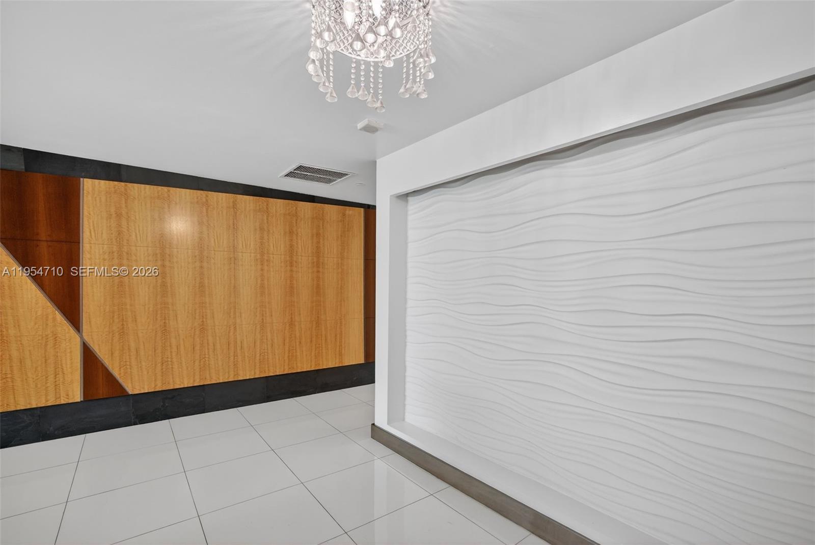 2950 NE 188th St # 302