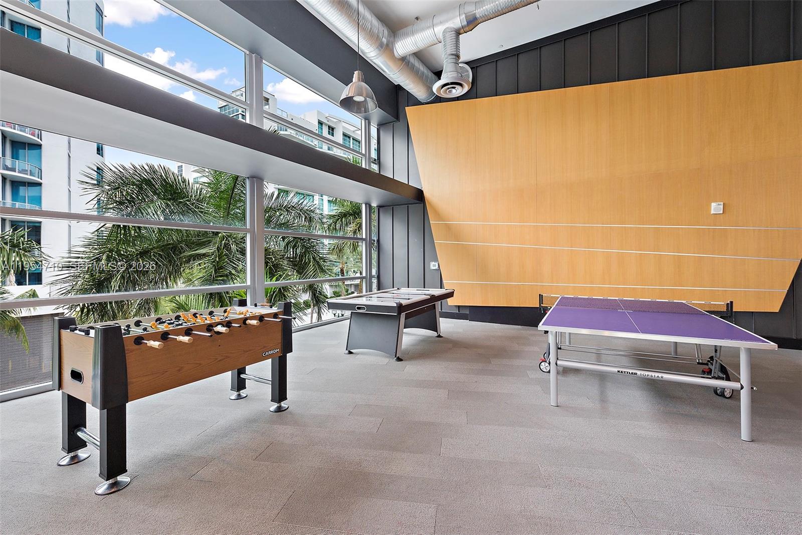 2950 NE 188th St # 302