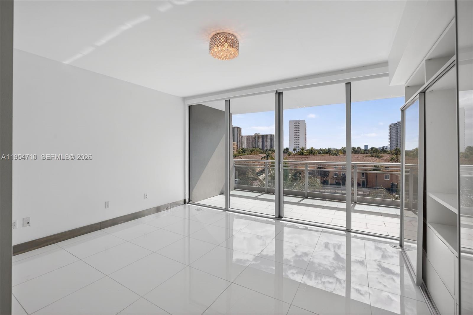 2950 NE 188th St # 302