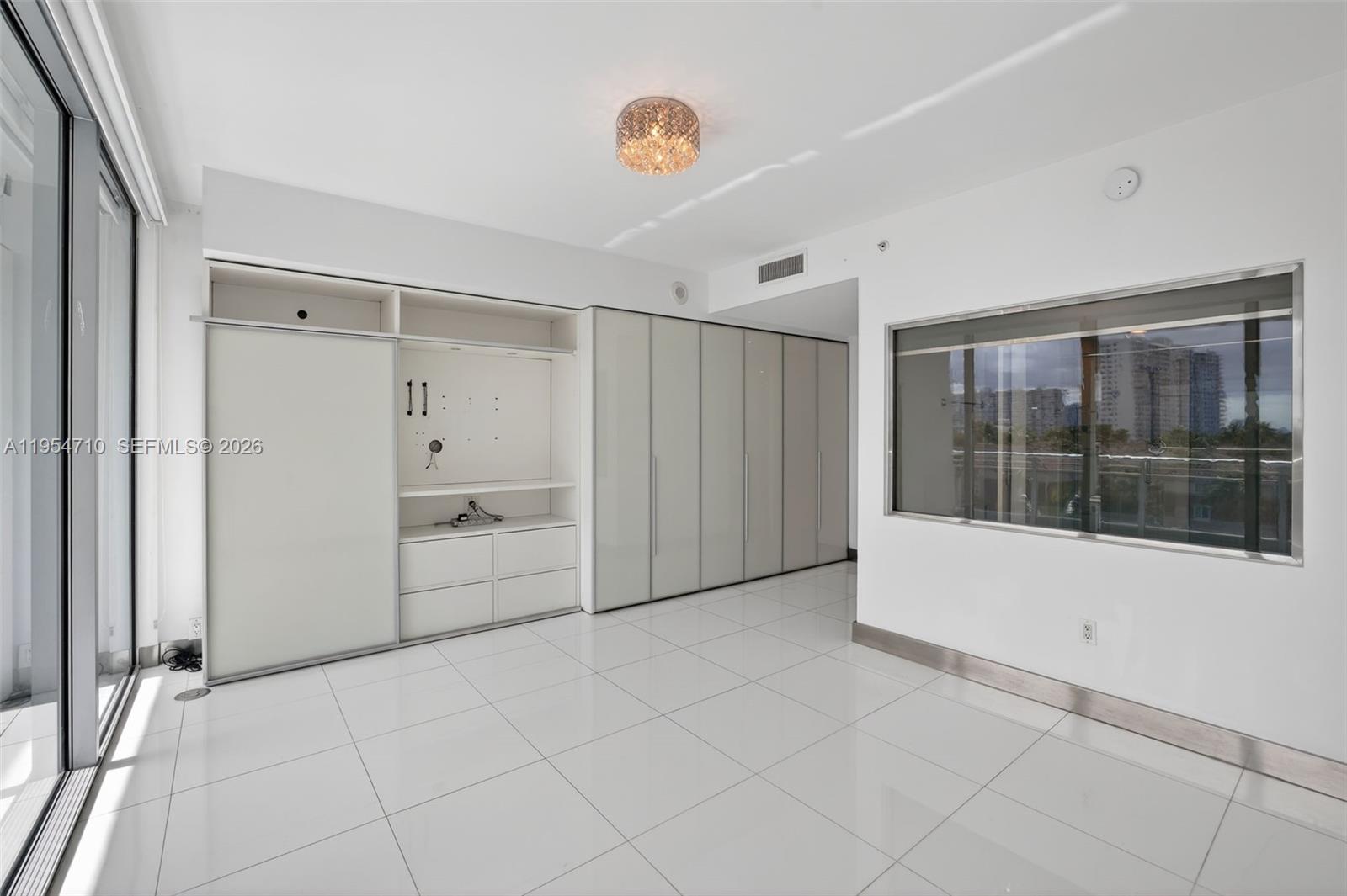 2950 NE 188th St # 302