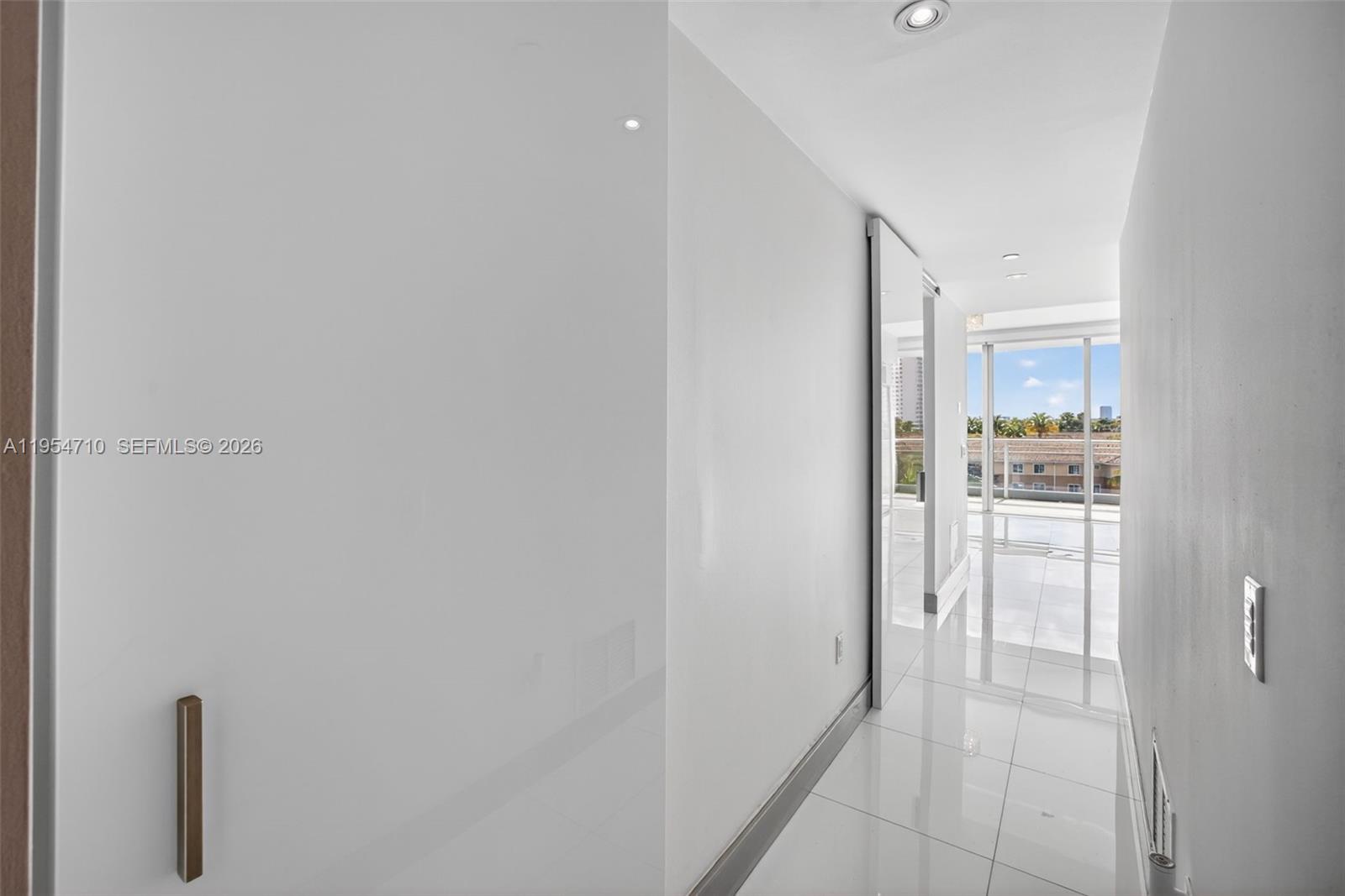 2950 NE 188th St # 302