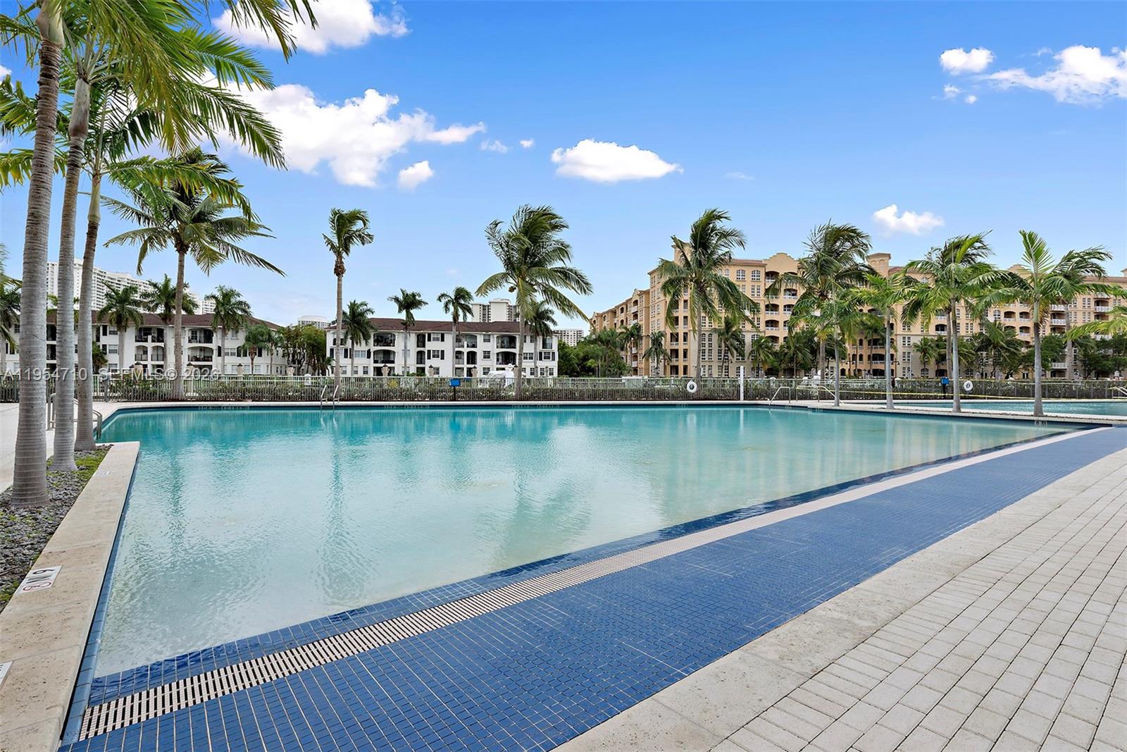 2950 NE 188th St # 302