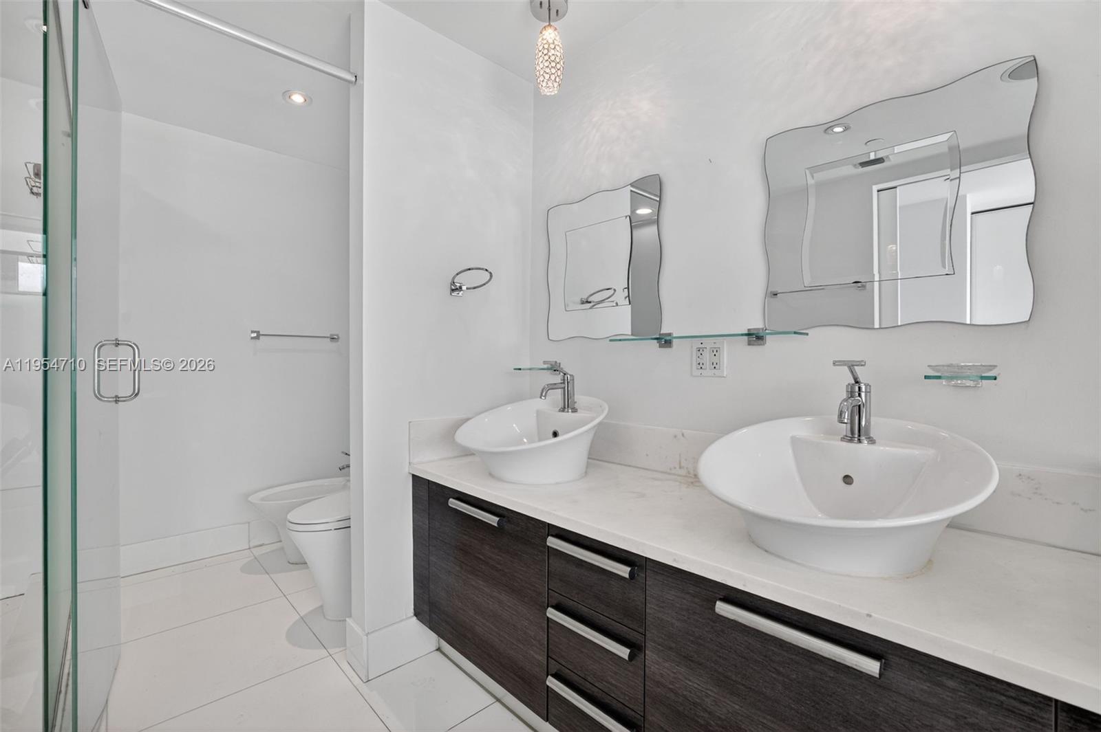 2950 NE 188th St # 302