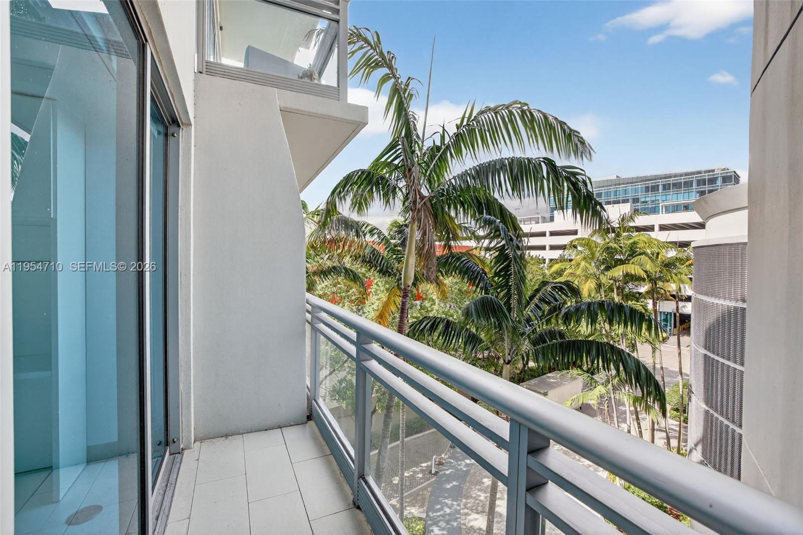 2950 NE 188th St # 302