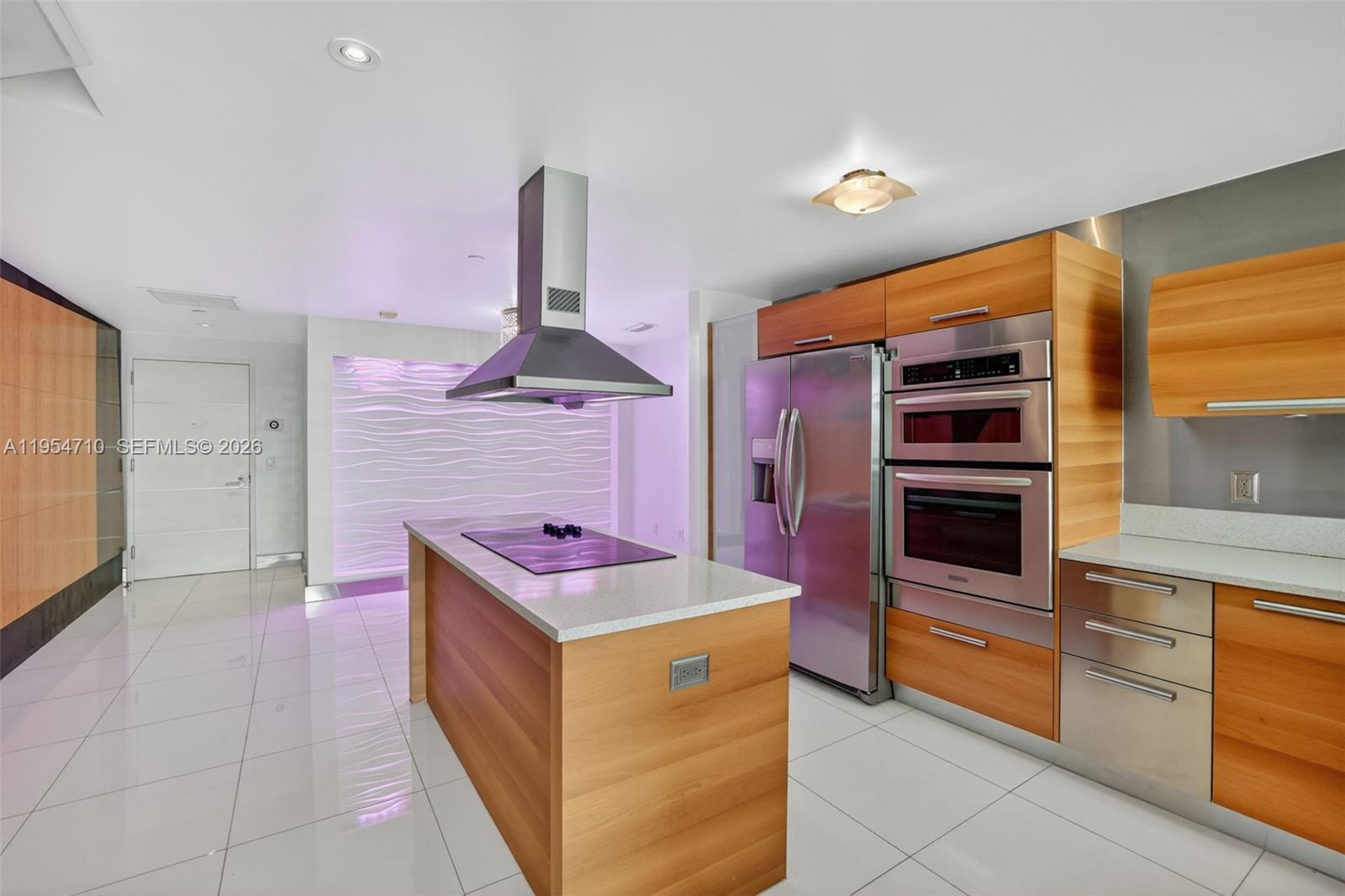 2950 NE 188th St # 302