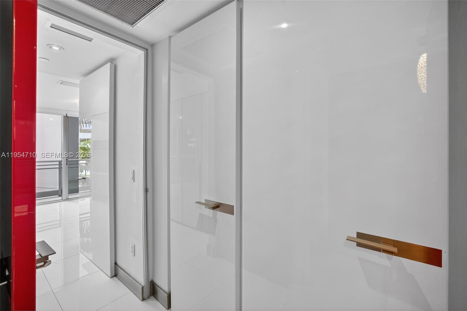 2950 NE 188th St # 302