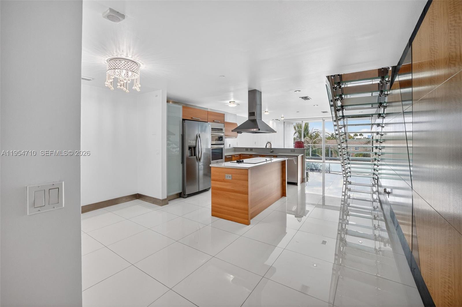 2950 NE 188th St # 302