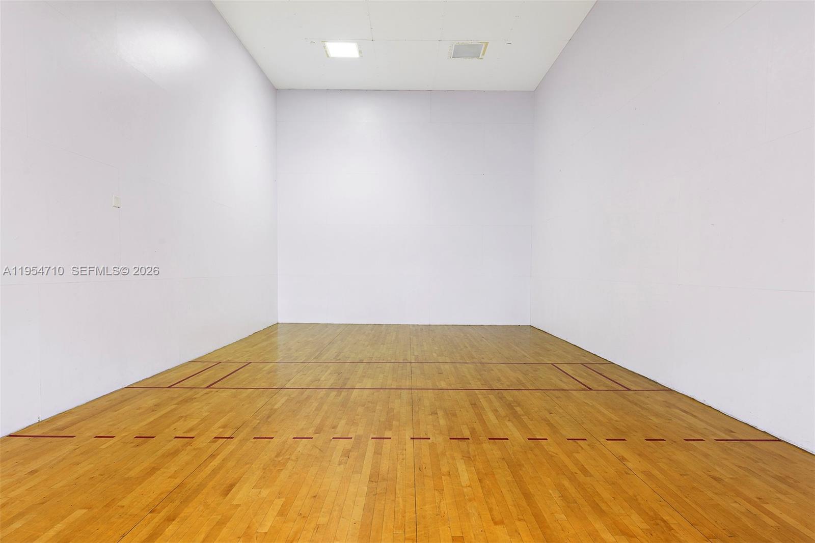 2950 NE 188th St # 302