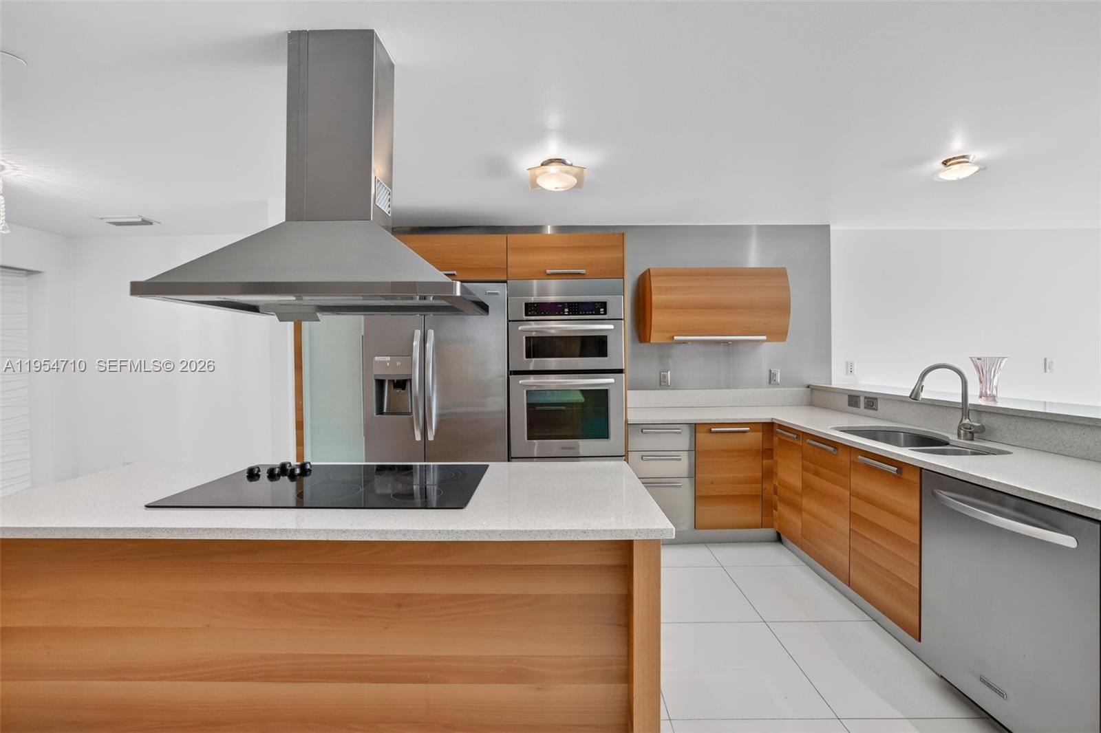 2950 NE 188th St # 302