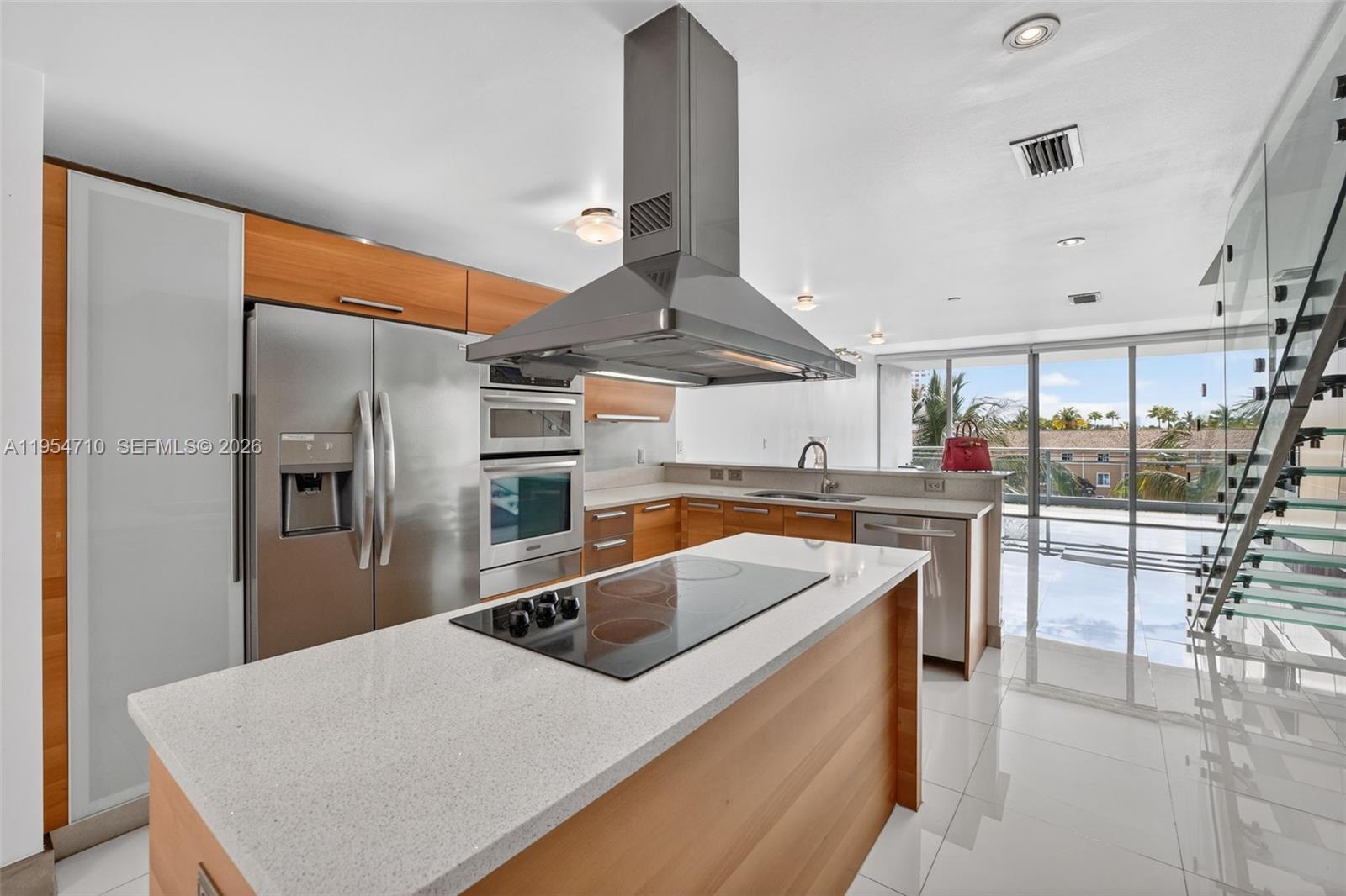 2950 NE 188th St # 302